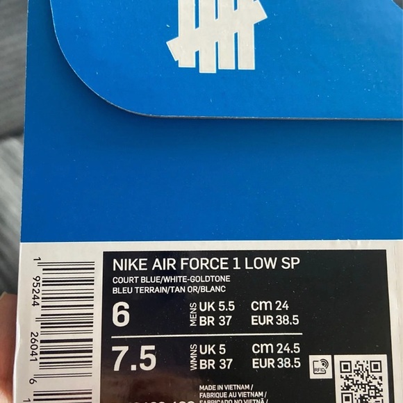 Air Force 1 x Undefeated - Picture 5 of 6